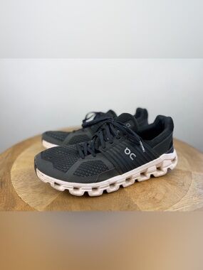 •ON RUNNING• Cloudswift Black White Size 10 Womens